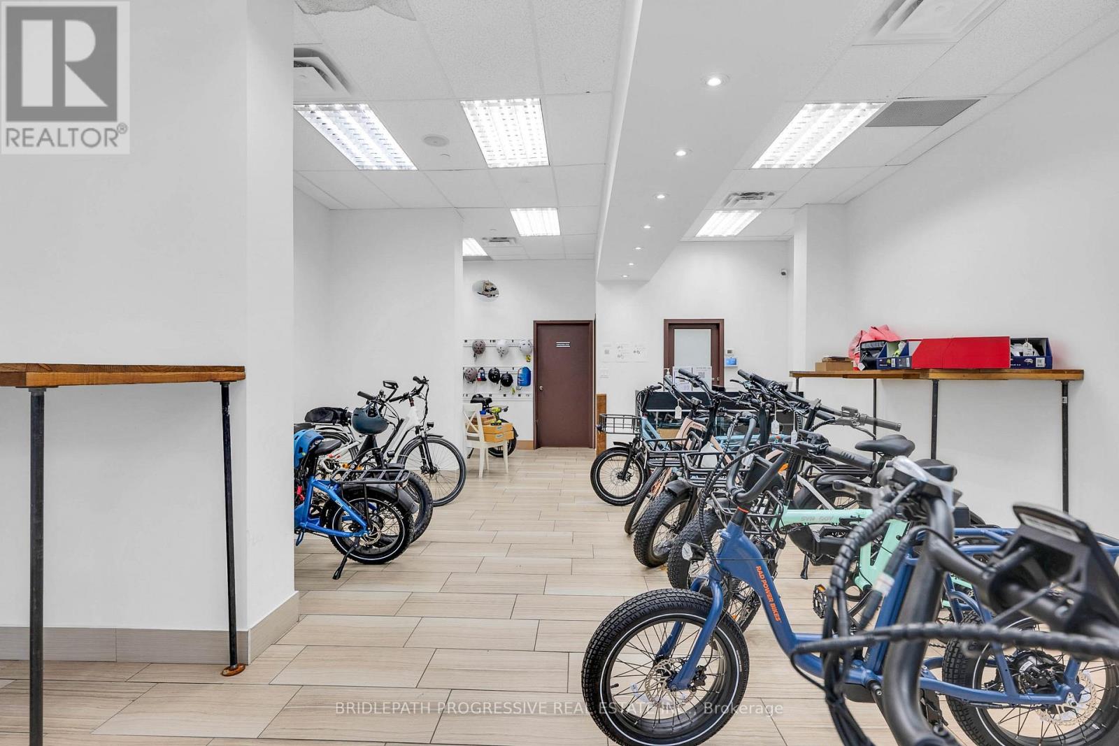 3 - 1644 Bloor Street W, Toronto, Ontario  M6P 1A7 - Photo 8 - W12478325