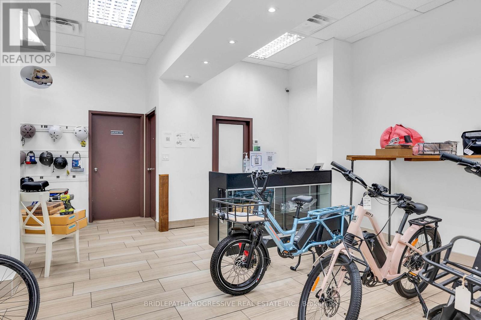 3 - 1644 Bloor Street W, Toronto, Ontario  M6P 1A7 - Photo 9 - W12478325