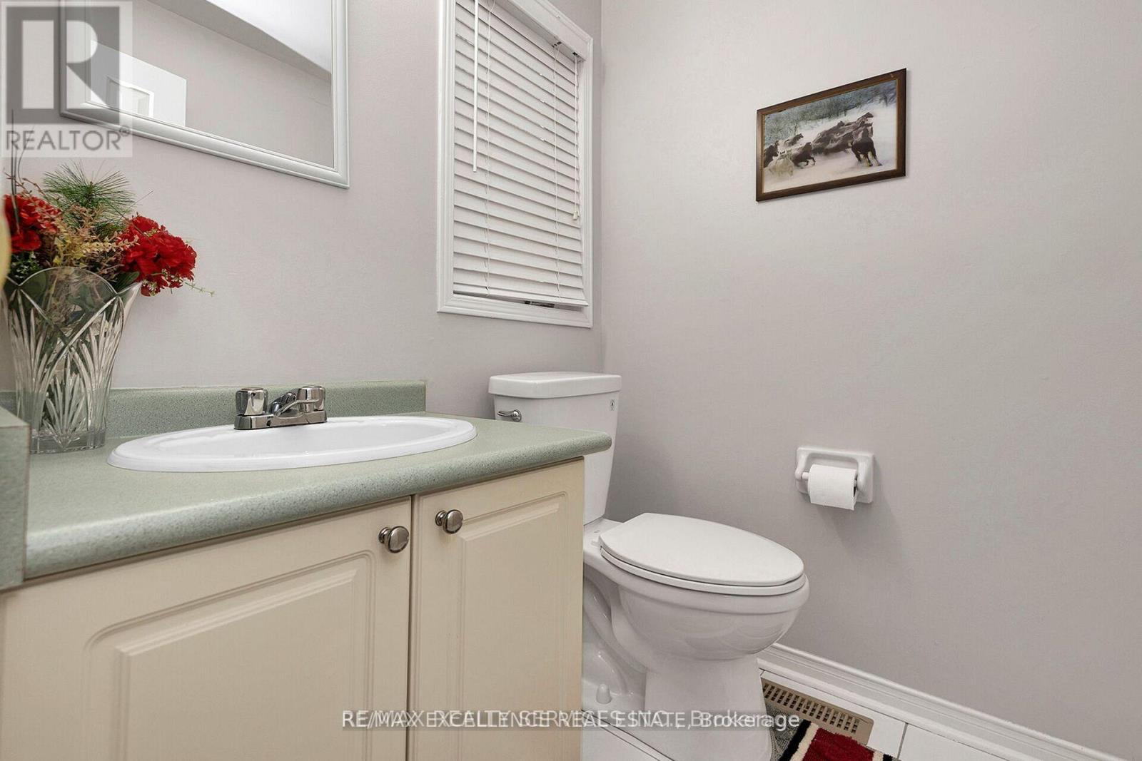 71 Rocky Mountain Crescent, Brampton, Ontario  L6R 1E7 - Photo 11 - W12478332