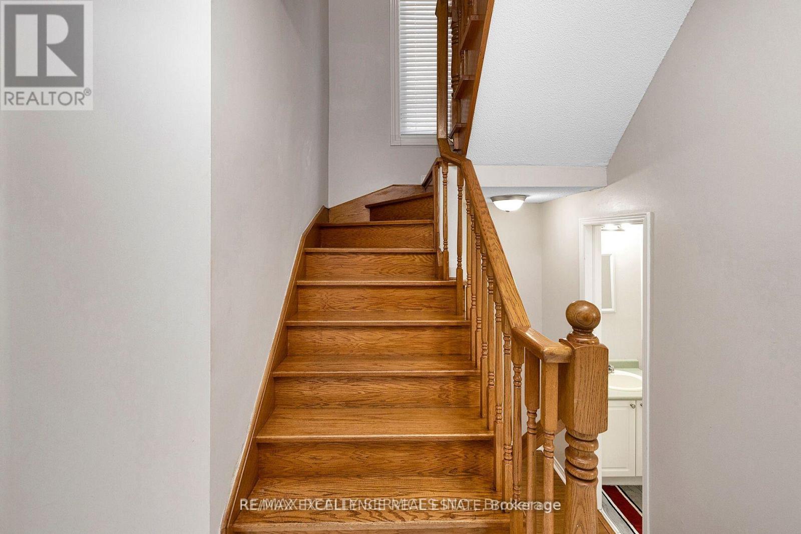 71 Rocky Mountain Crescent, Brampton, Ontario  L6R 1E7 - Photo 12 - W12478332