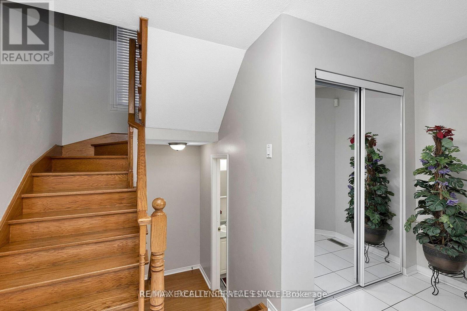 71 Rocky Mountain Crescent, Brampton, Ontario  L6R 1E7 - Photo 13 - W12478332