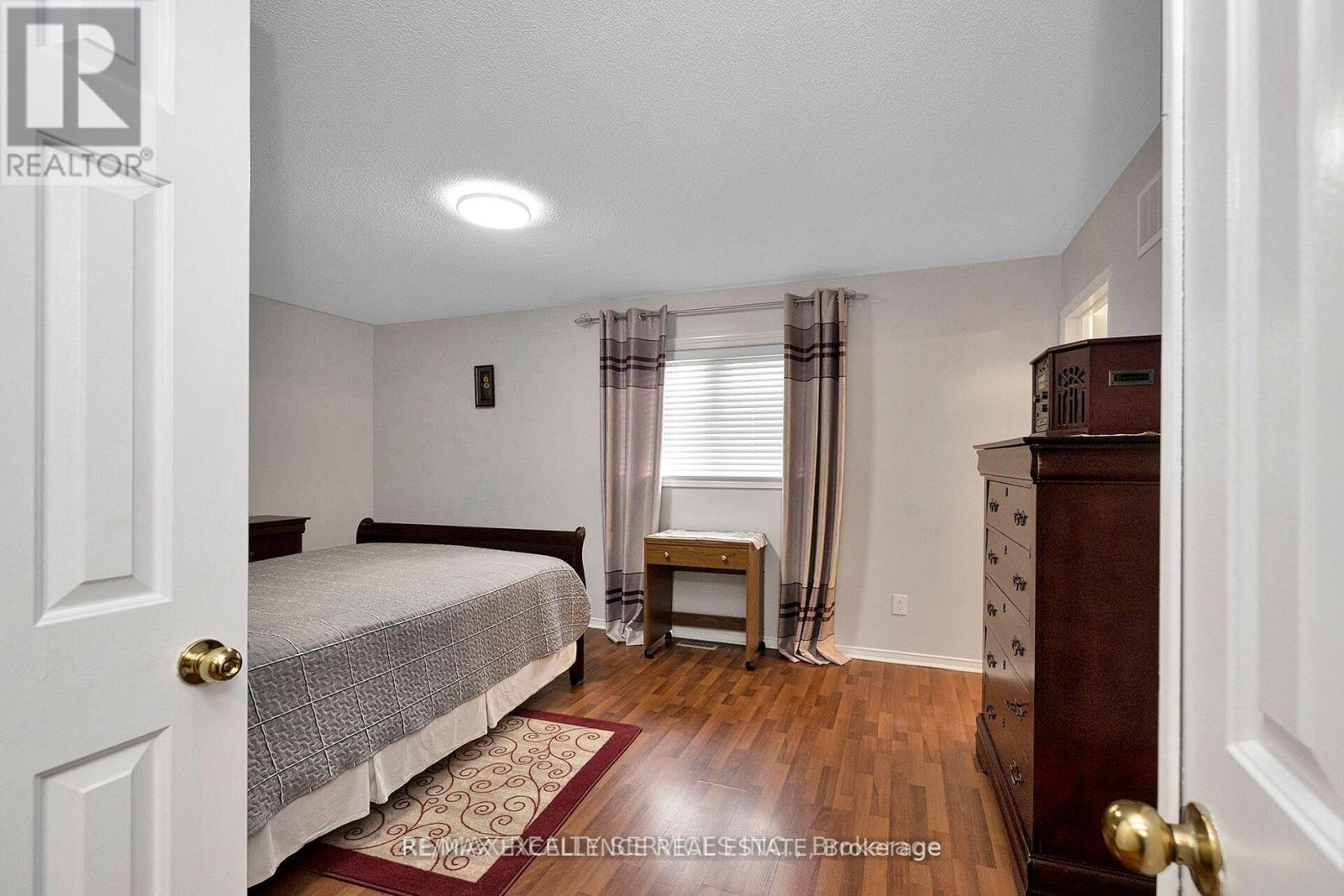 71 Rocky Mountain Crescent, Brampton, Ontario  L6R 1E7 - Photo 18 - W12478332