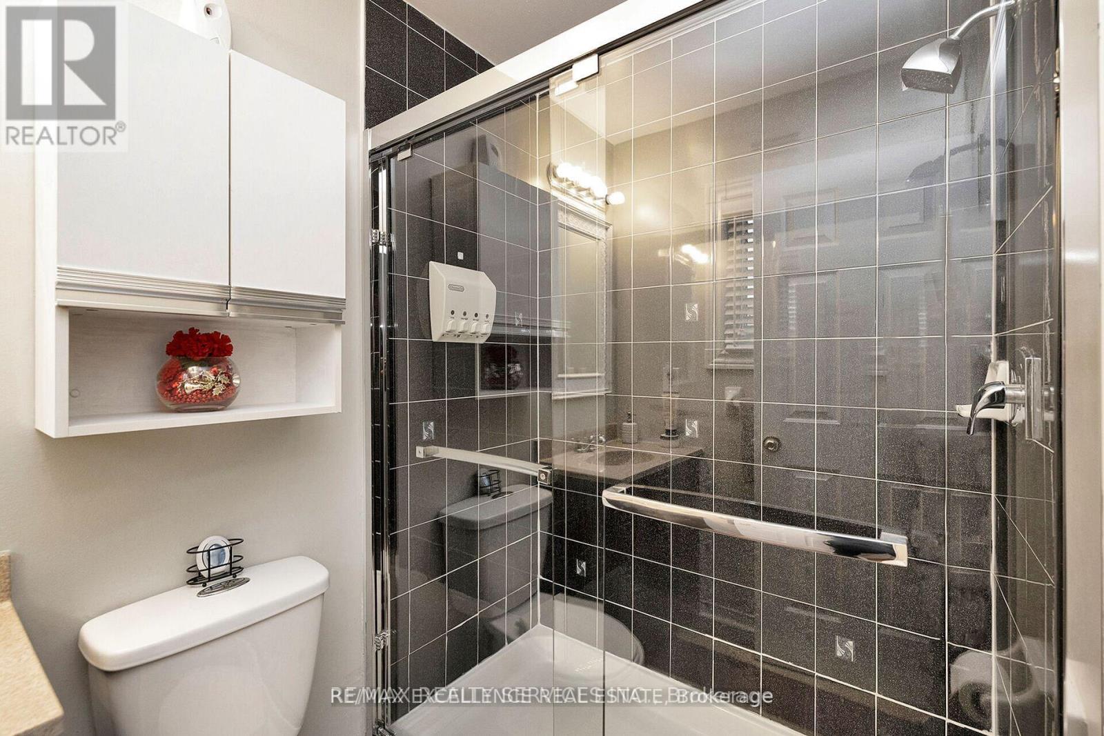 71 Rocky Mountain Crescent, Brampton, Ontario  L6R 1E7 - Photo 20 - W12478332