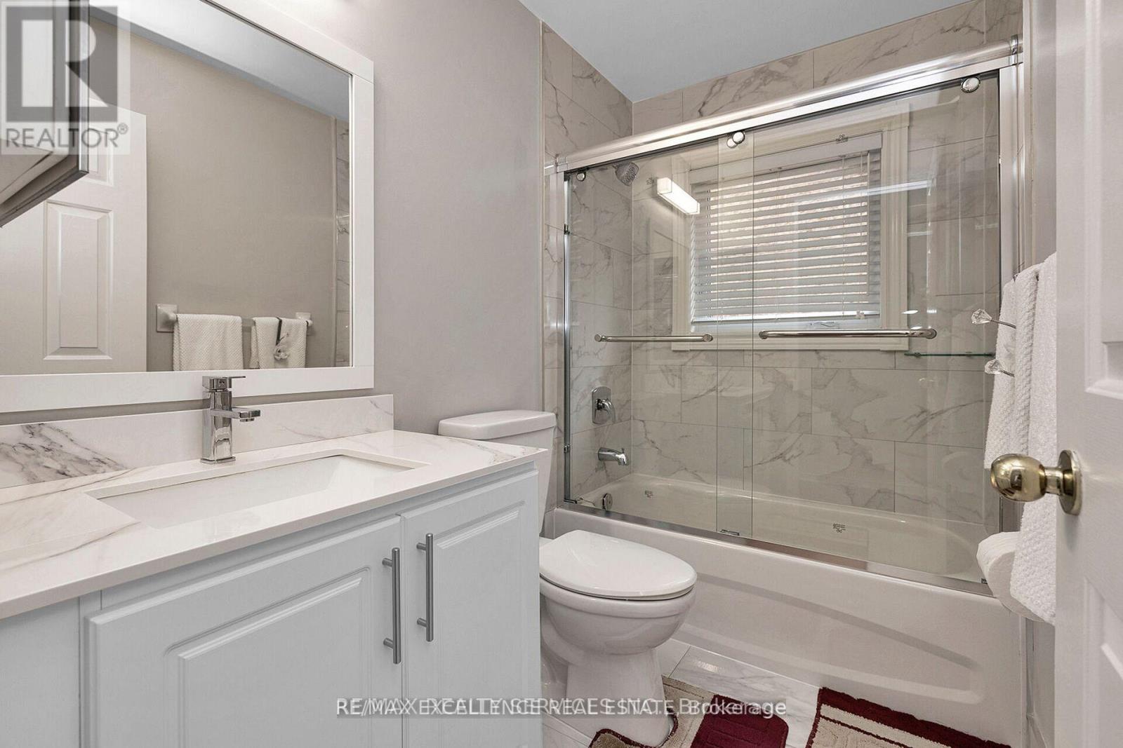 71 Rocky Mountain Crescent, Brampton, Ontario  L6R 1E7 - Photo 21 - W12478332