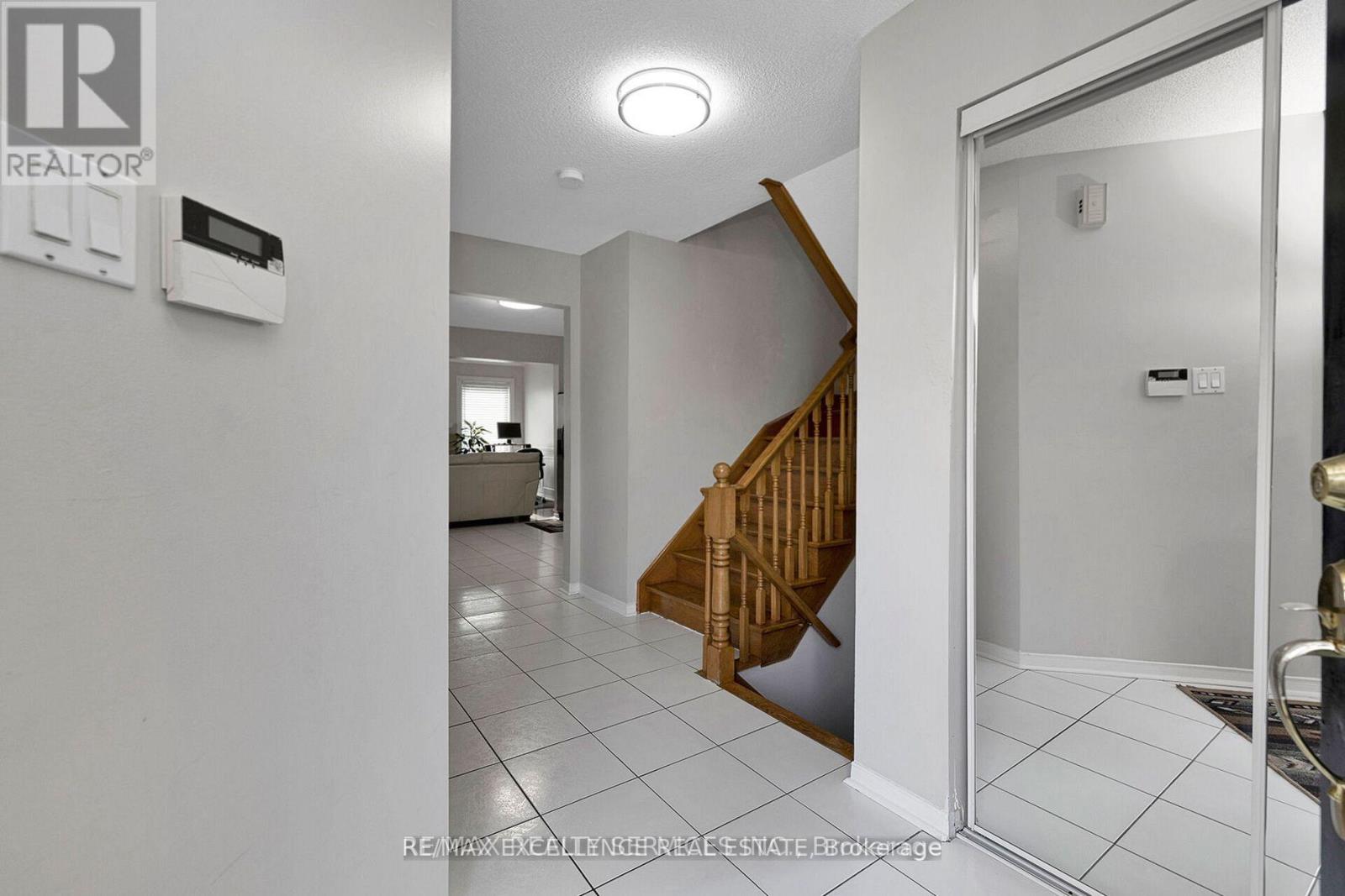 71 Rocky Mountain Crescent, Brampton, Ontario  L6R 1E7 - Photo 22 - W12478332