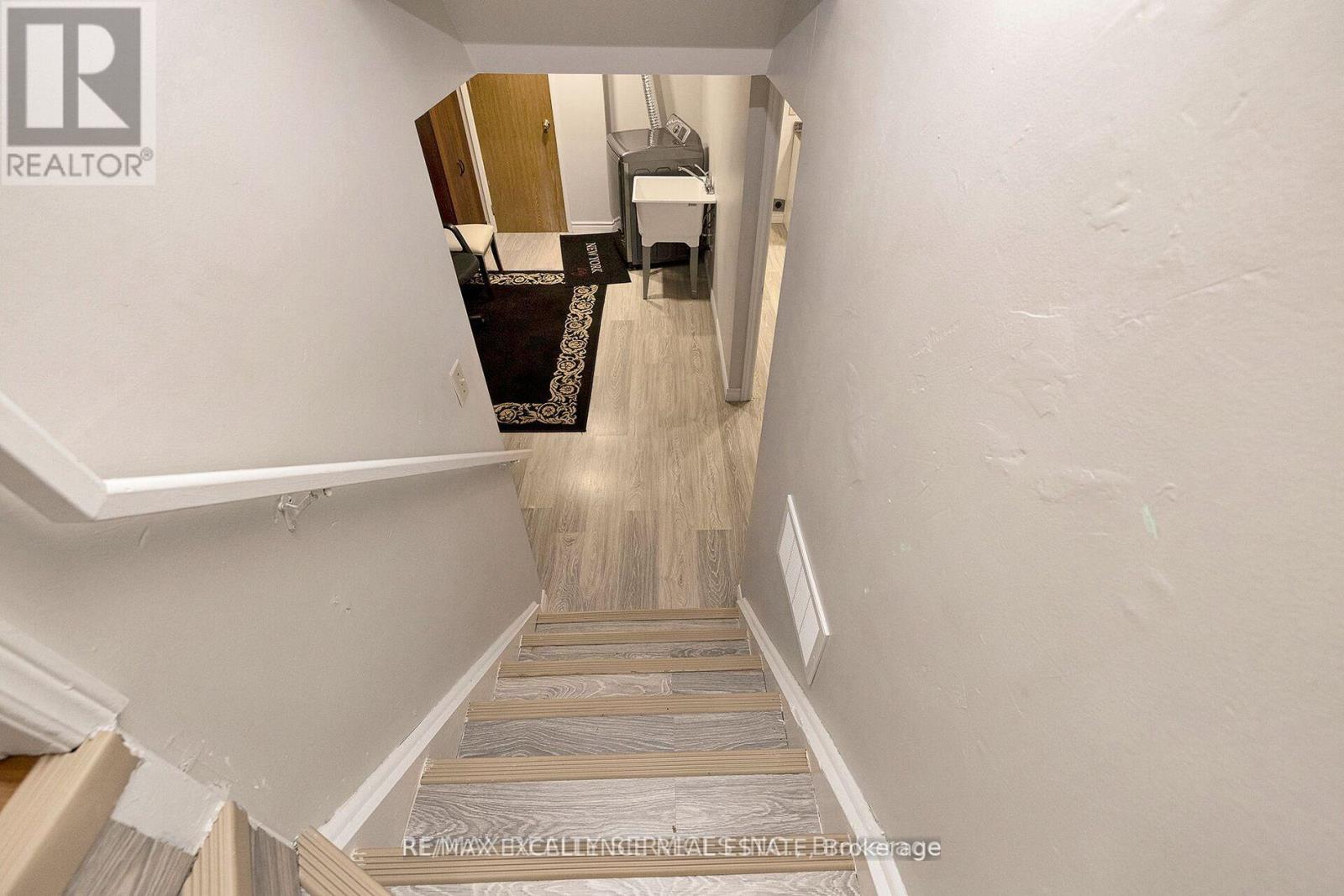 71 Rocky Mountain Crescent, Brampton, Ontario  L6R 1E7 - Photo 23 - W12478332