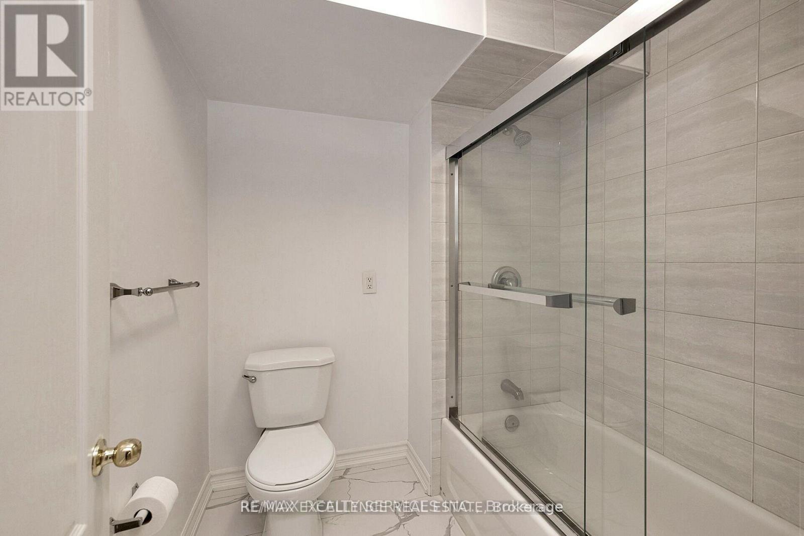 71 Rocky Mountain Crescent, Brampton, Ontario  L6R 1E7 - Photo 26 - W12478332