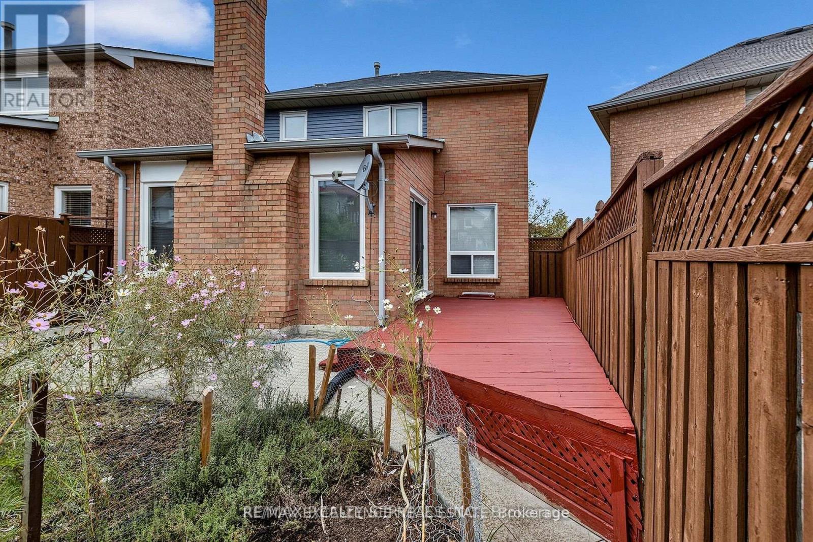 71 Rocky Mountain Crescent, Brampton, Ontario  L6R 1E7 - Photo 28 - W12478332