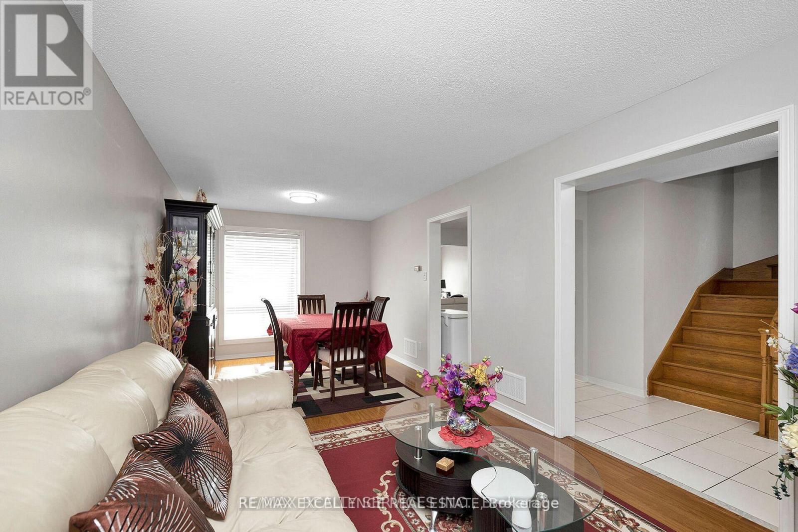 71 Rocky Mountain Crescent, Brampton, Ontario  L6R 1E7 - Photo 4 - W12478332