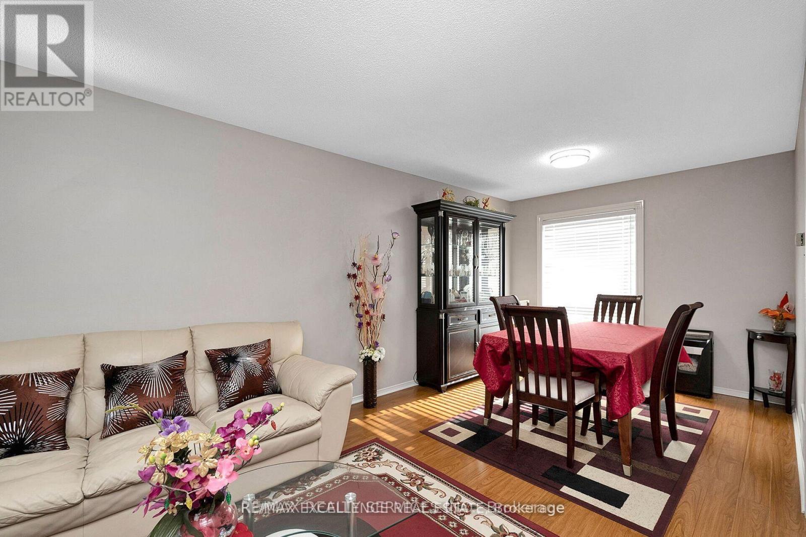 71 Rocky Mountain Crescent, Brampton, Ontario  L6R 1E7 - Photo 5 - W12478332