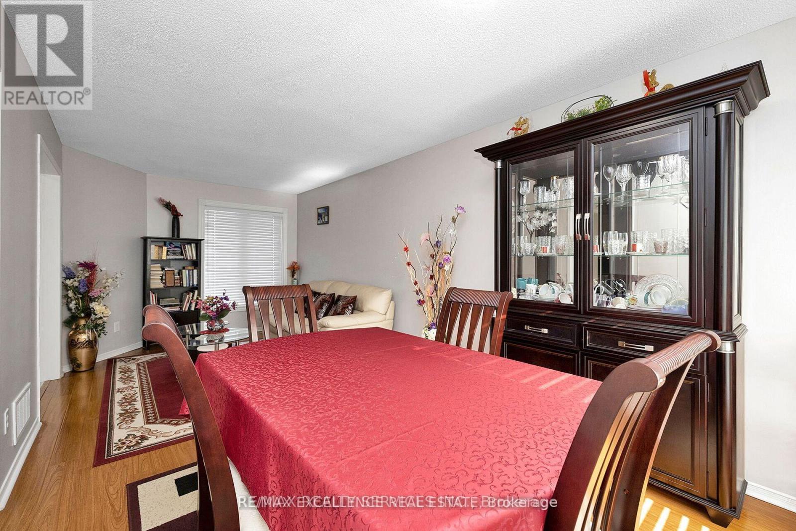 71 Rocky Mountain Crescent, Brampton, Ontario  L6R 1E7 - Photo 6 - W12478332
