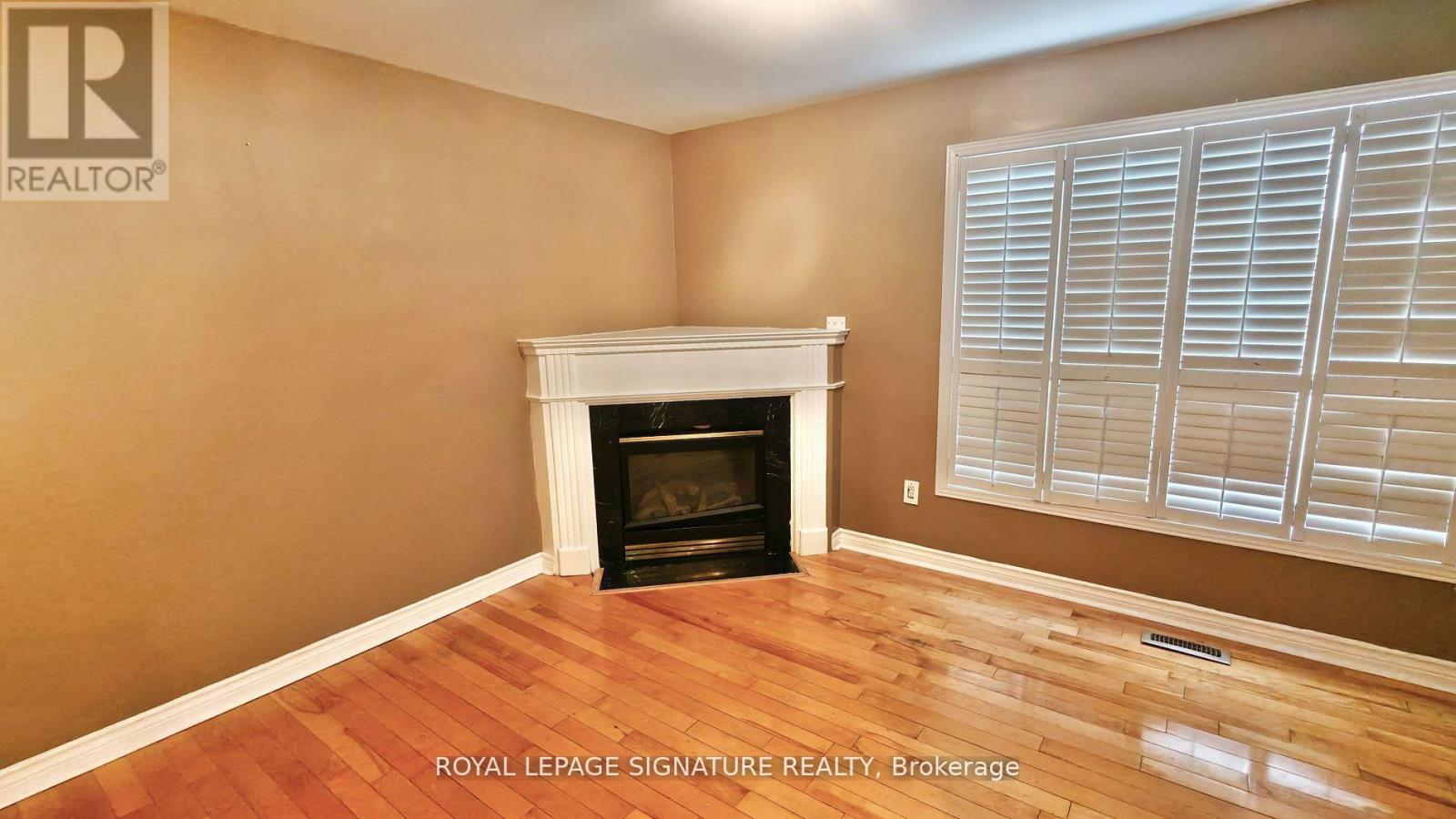 5967 Manzanillo Crescent, Mississauga, Ontario  L5M 6Y3 - Photo 5 - W12478337