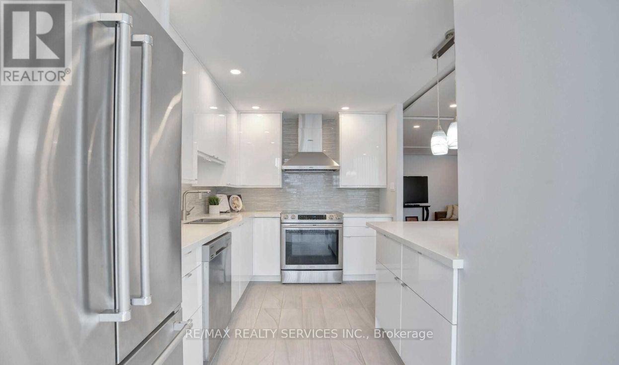 407 - 350 Webb Drive, Mississauga, Ontario  L5B 3W4 - Photo 10 - W12478359