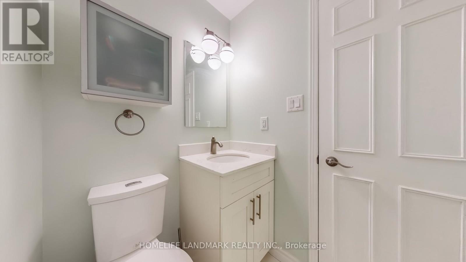 373 Kingsbridge Garden Circle, Mississauga, Ontario  L5R 1K9 - Photo 11 - W12478368