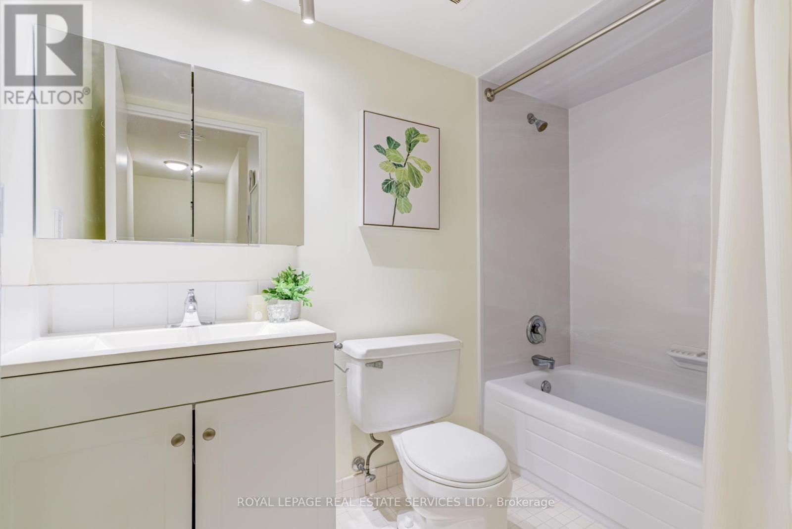 115 - 100 Quebec Avenue, Toronto, Ontario  M6P 4B8 - Photo 17 - W12478392