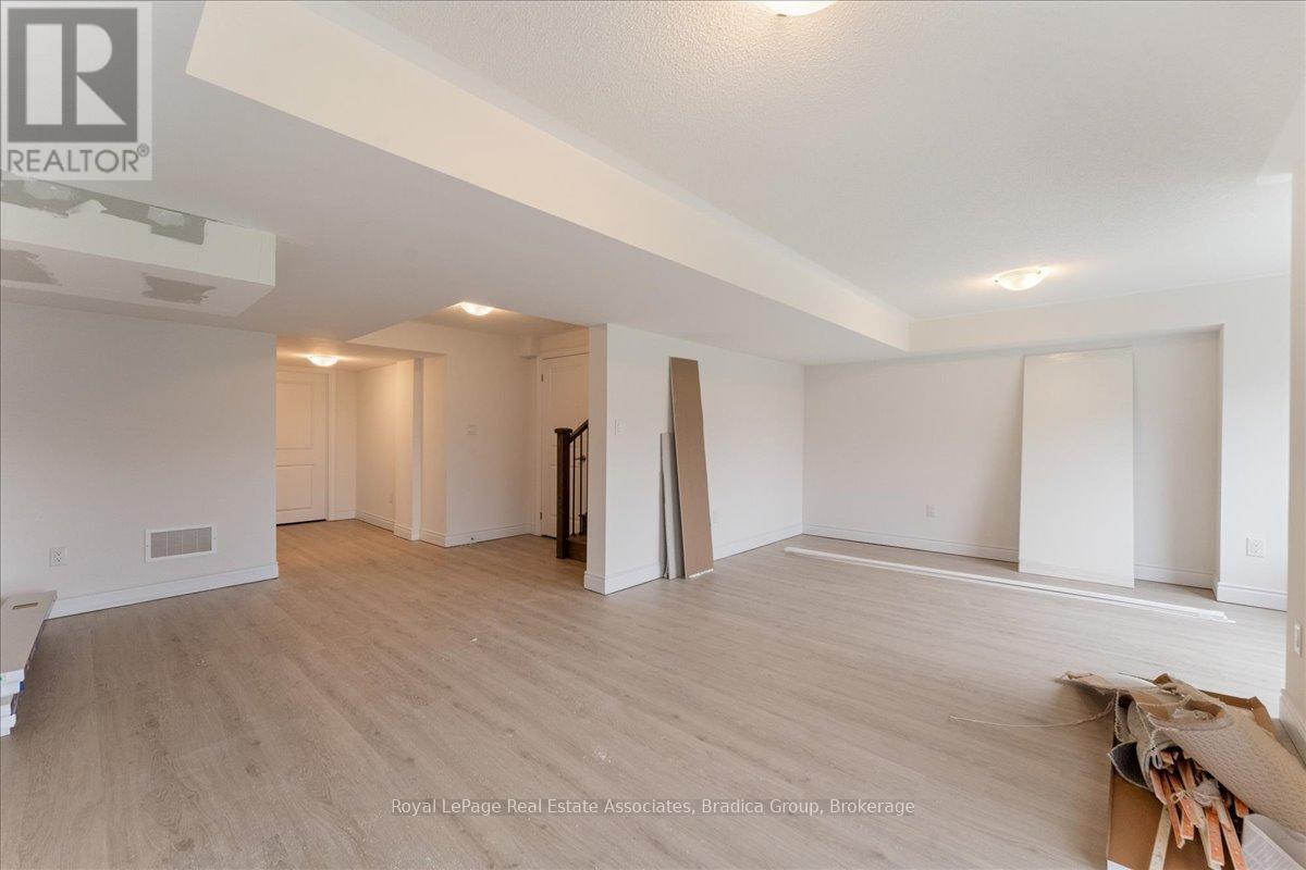 3077 Perkins Way, Oakville, Ontario  L6H 7G1 - Photo 33 - W12478396