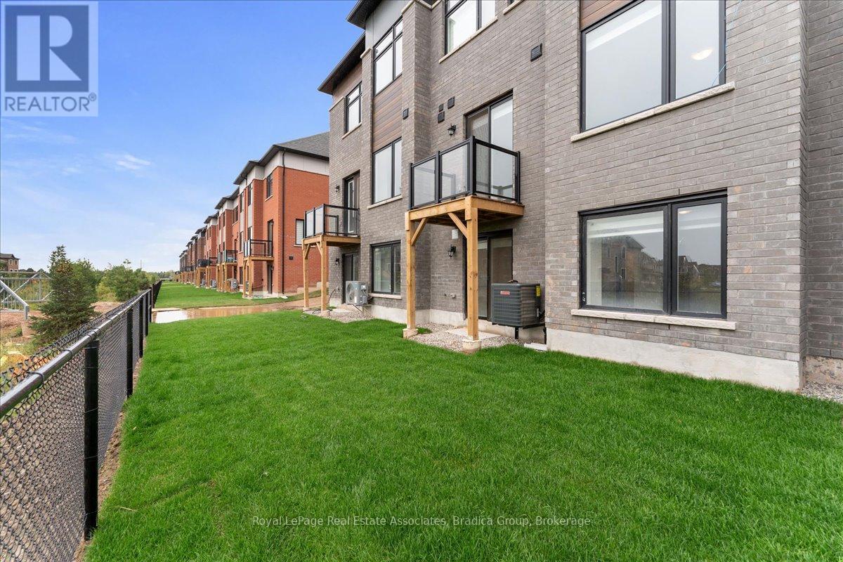 3077 Perkins Way, Oakville, Ontario  L6H 7G1 - Photo 36 - W12478396