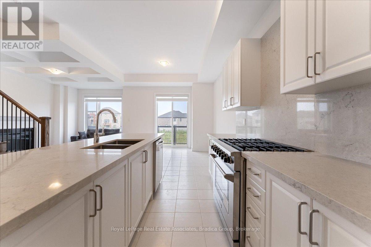 3077 Perkins Way, Oakville, Ontario  L6H 7G1 - Photo 7 - W12478396