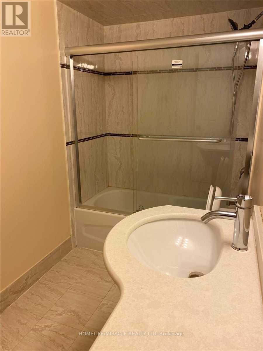 908 - 24 Hanover Road, Brampton, Ontario  L6S 5K7 - Photo 7 - W12478413