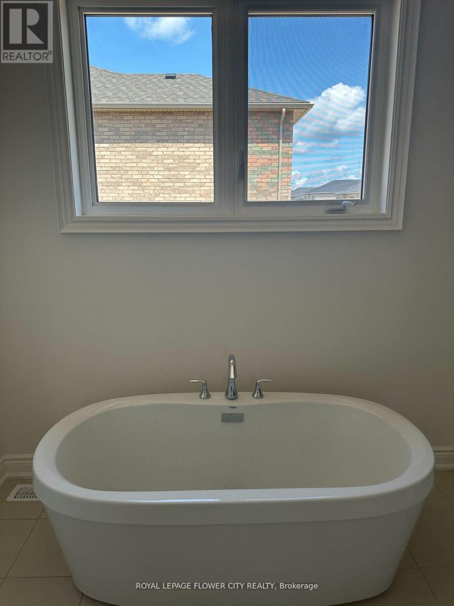 7 Ann Mckee Street, Caledon, Ontario  L7C 4M8 - Photo 10 - W12478434