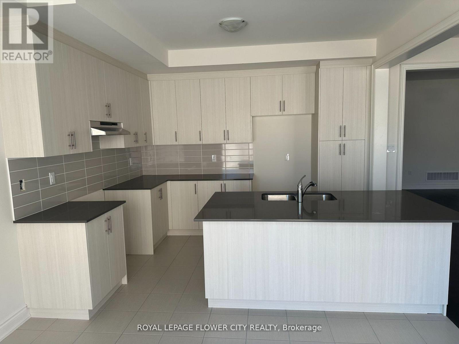 7 Ann Mckee Street, Caledon, Ontario  L7C 4M8 - Photo 4 - W12478434