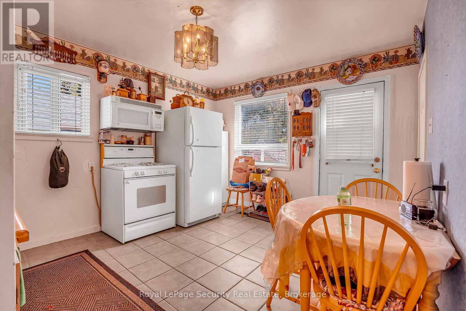 39 Boniface Avenue, Toronto, Ontario  M9W 1T5 - Photo 12 - W12478447