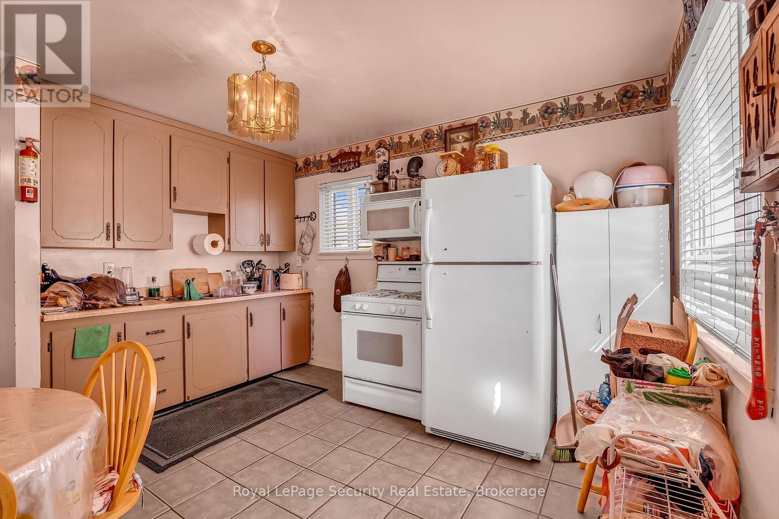 39 Boniface Avenue, Toronto, Ontario  M9W 1T5 - Photo 13 - W12478447