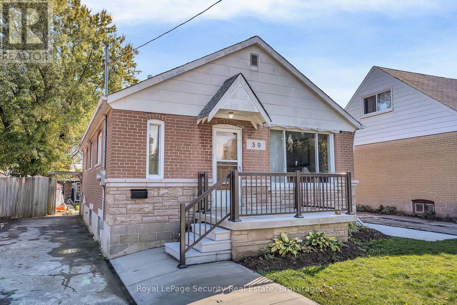 39 Boniface Avenue, Toronto, Ontario  M9W 1T5 - Photo 3 - W12478447
