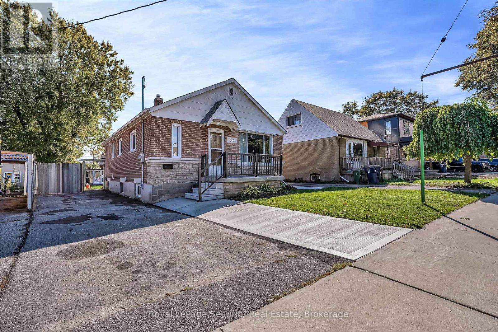 39 Boniface Avenue, Toronto, Ontario  M9W 1T5 - Photo 4 - W12478447