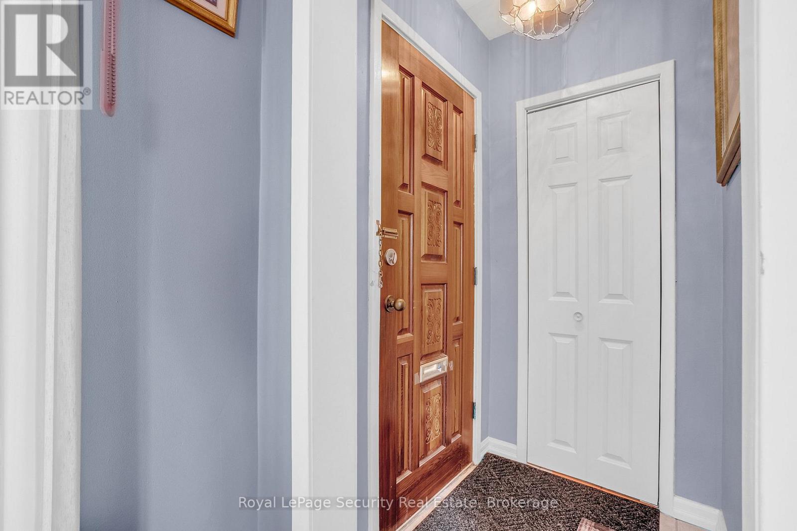 39 Boniface Avenue, Toronto, Ontario  M9W 1T5 - Photo 6 - W12478447