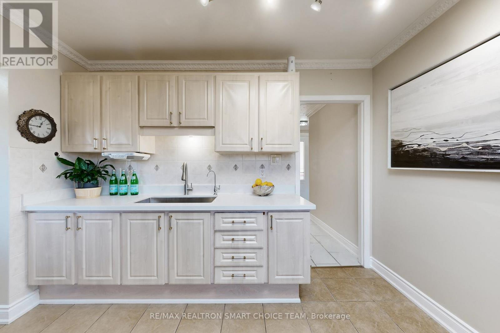 16 Frith Road, Toronto, Ontario  M3N 1G1 - Photo 14 - W12478455