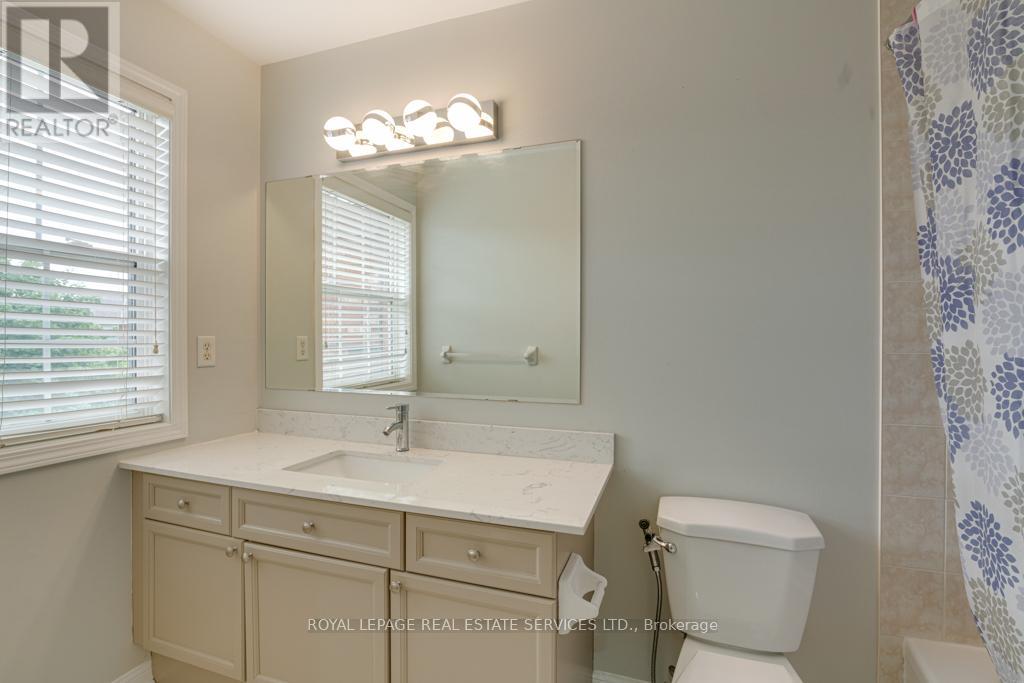 Upper - 1327 Weir Chase, Mississauga, Ontario  L5V 2W7 - Photo 33 - W12478462