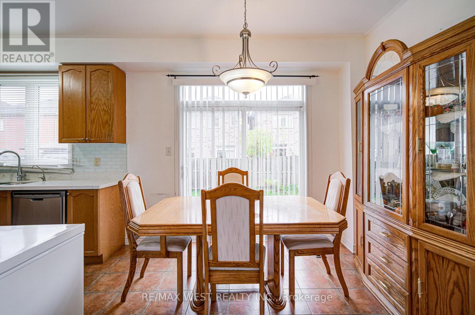 12 Eaglefield Gate, Brampton, Ontario  L7A 3S2 - Photo 16 - W12478475