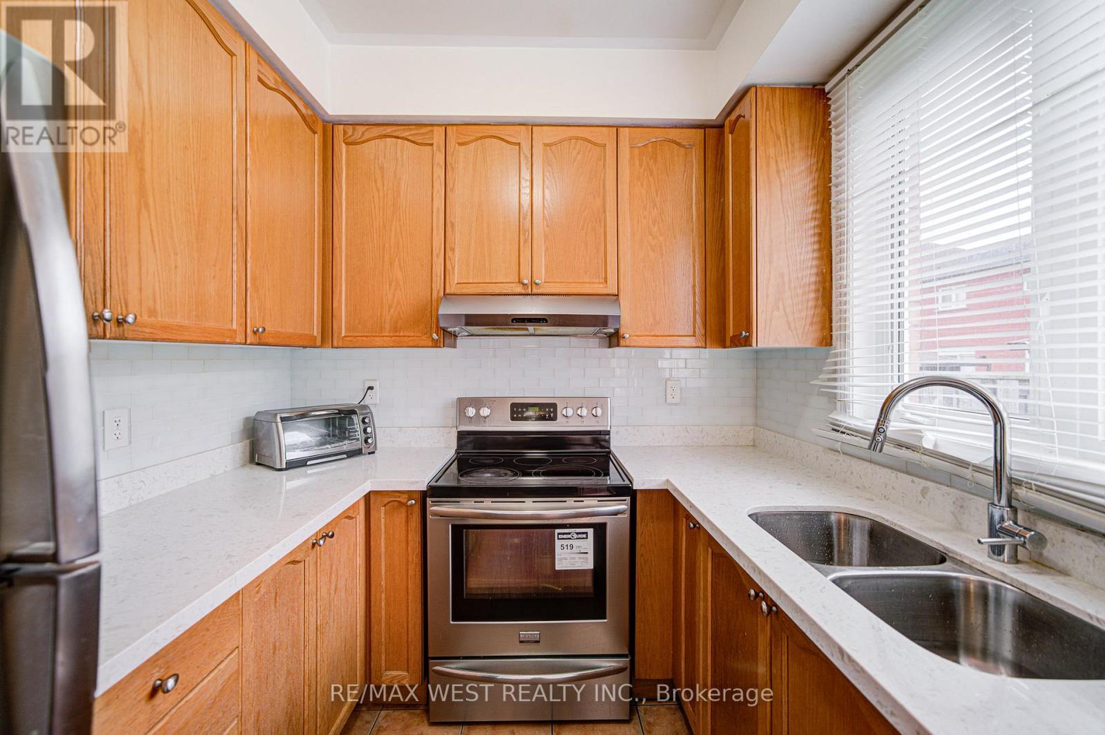 12 Eaglefield Gate, Brampton, Ontario  L7A 3S2 - Photo 21 - W12478475