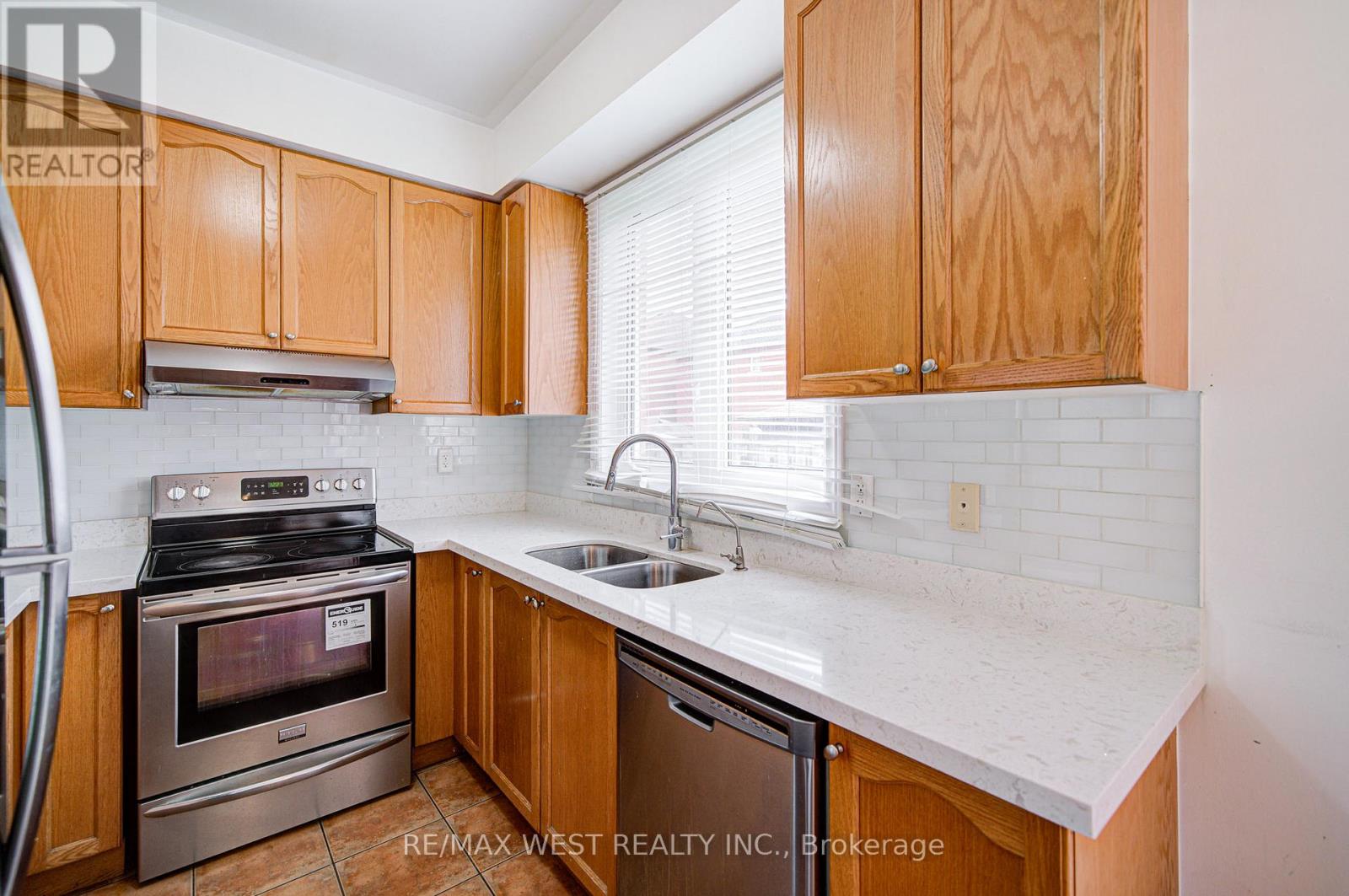 12 Eaglefield Gate, Brampton, Ontario  L7A 3S2 - Photo 26 - W12478475
