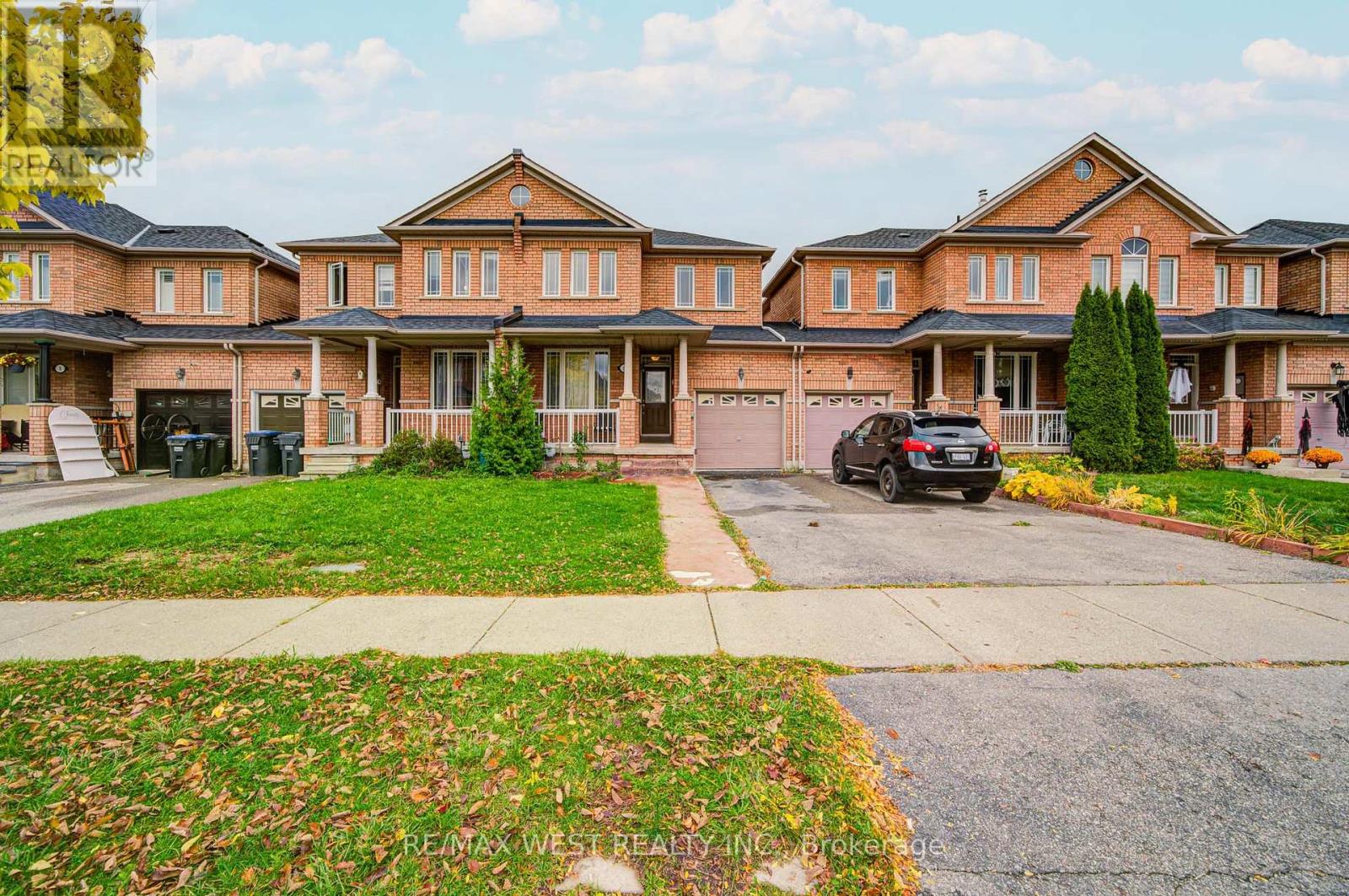 12 Eaglefield Gate, Brampton, Ontario  L7A 3S2 - Photo 4 - W12478475