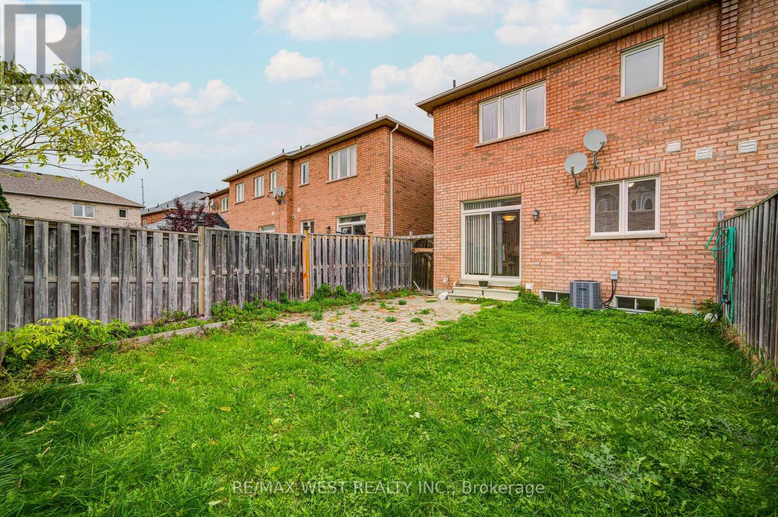 12 Eaglefield Gate, Brampton, Ontario  L7A 3S2 - Photo 46 - W12478475