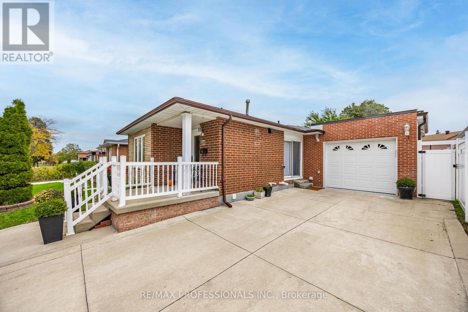 108 Avening Drive, Toronto, Ontario  M9V 4E6 - Photo 2 - W12478501