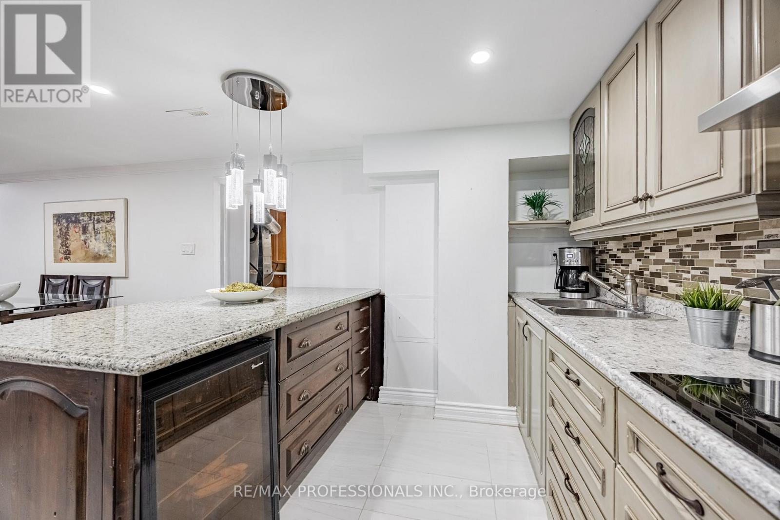 108 Avening Drive, Toronto, Ontario  M9V 4E6 - Photo 20 - W12478501