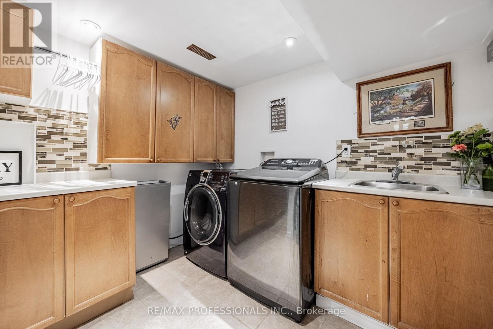 108 Avening Drive, Toronto, Ontario  M9V 4E6 - Photo 23 - W12478501