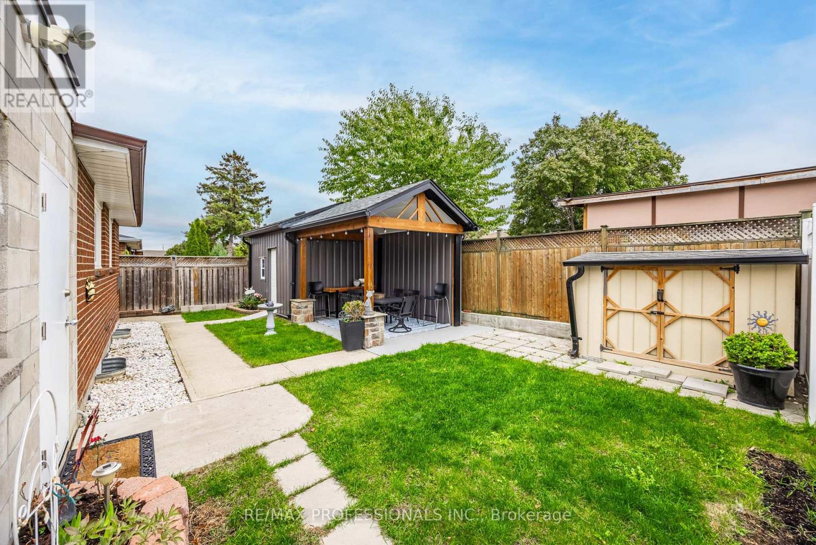 108 Avening Drive, Toronto, Ontario  M9V 4E6 - Photo 24 - W12478501