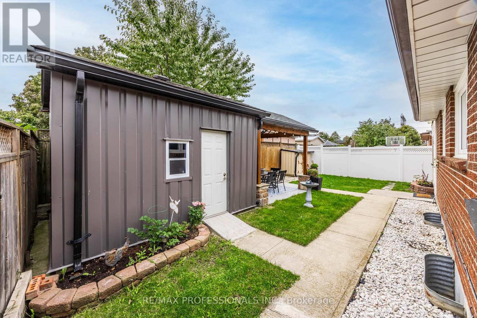 108 Avening Drive, Toronto, Ontario  M9V 4E6 - Photo 26 - W12478501