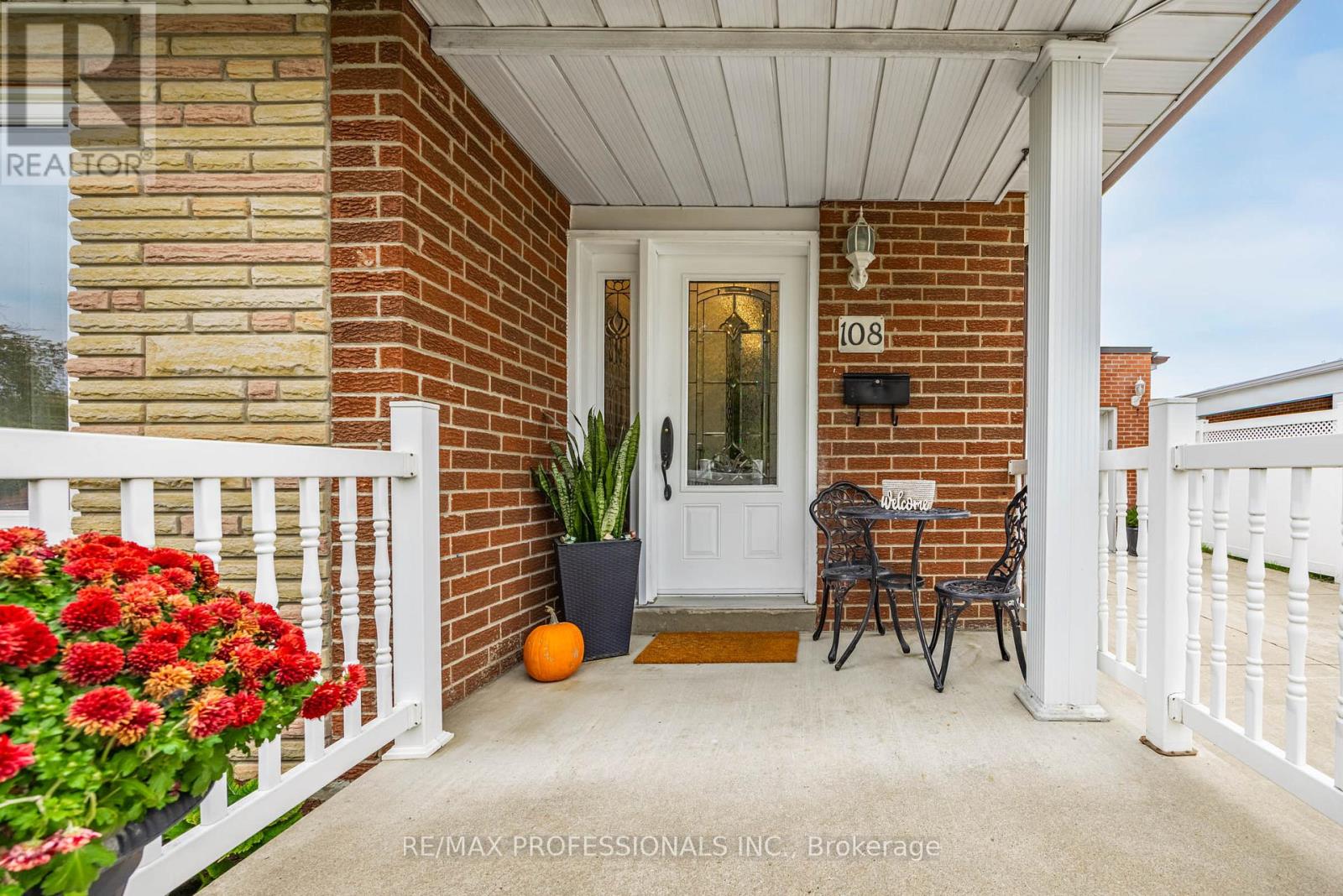 108 Avening Drive, Toronto, Ontario  M9V 4E6 - Photo 3 - W12478501