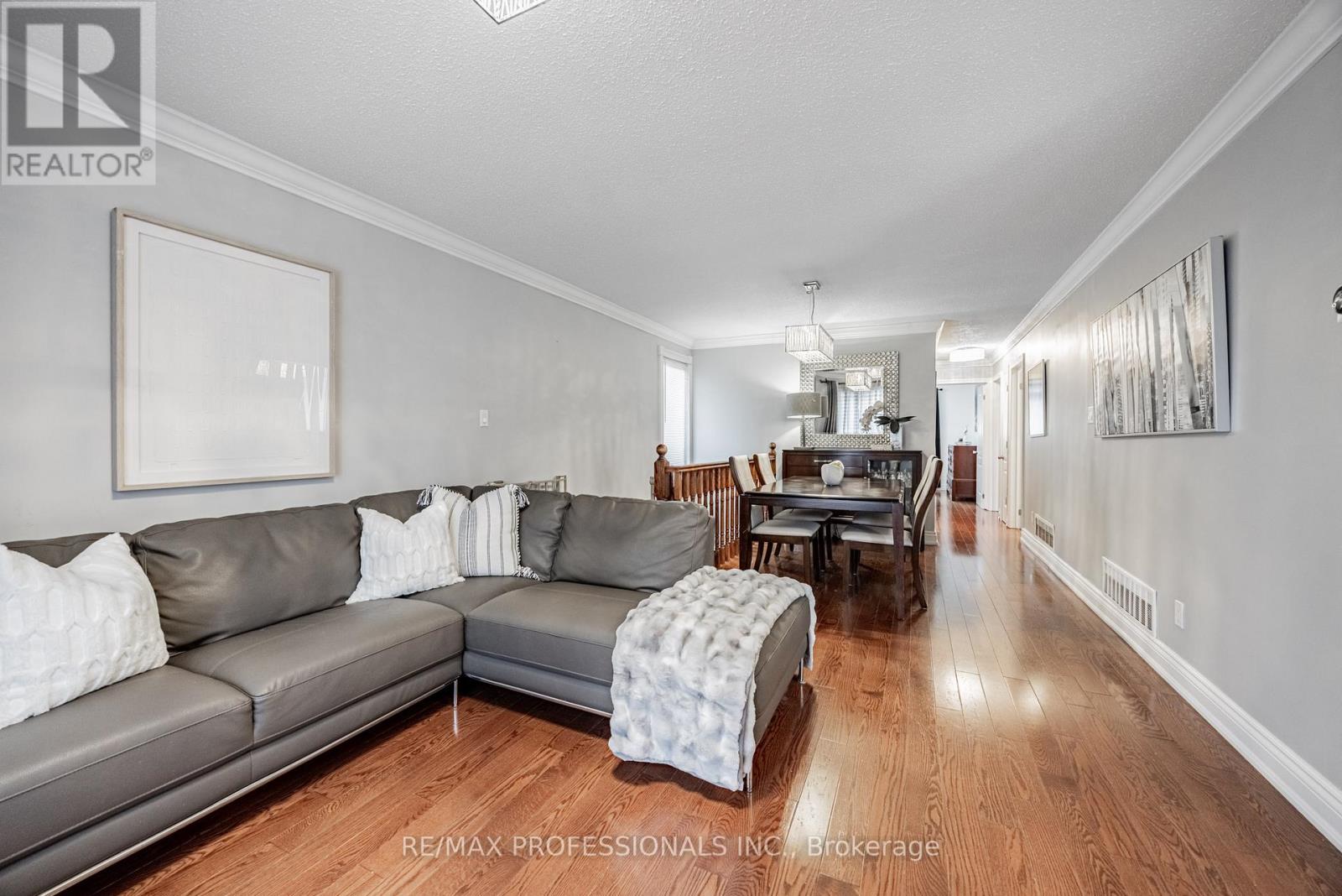 108 Avening Drive, Toronto, Ontario  M9V 4E6 - Photo 5 - W12478501