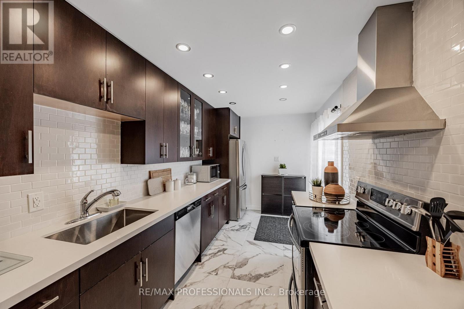 108 Avening Drive, Toronto, Ontario  M9V 4E6 - Photo 9 - W12478501