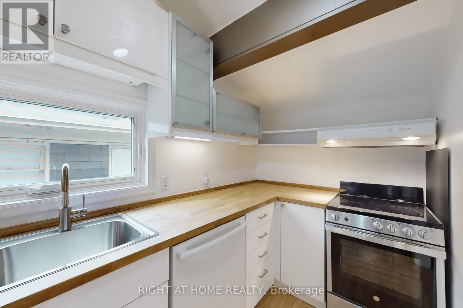 20 Mcmaster Avenue, Toronto, Ontario  M3B 0A7 - Photo 13 - C12477670