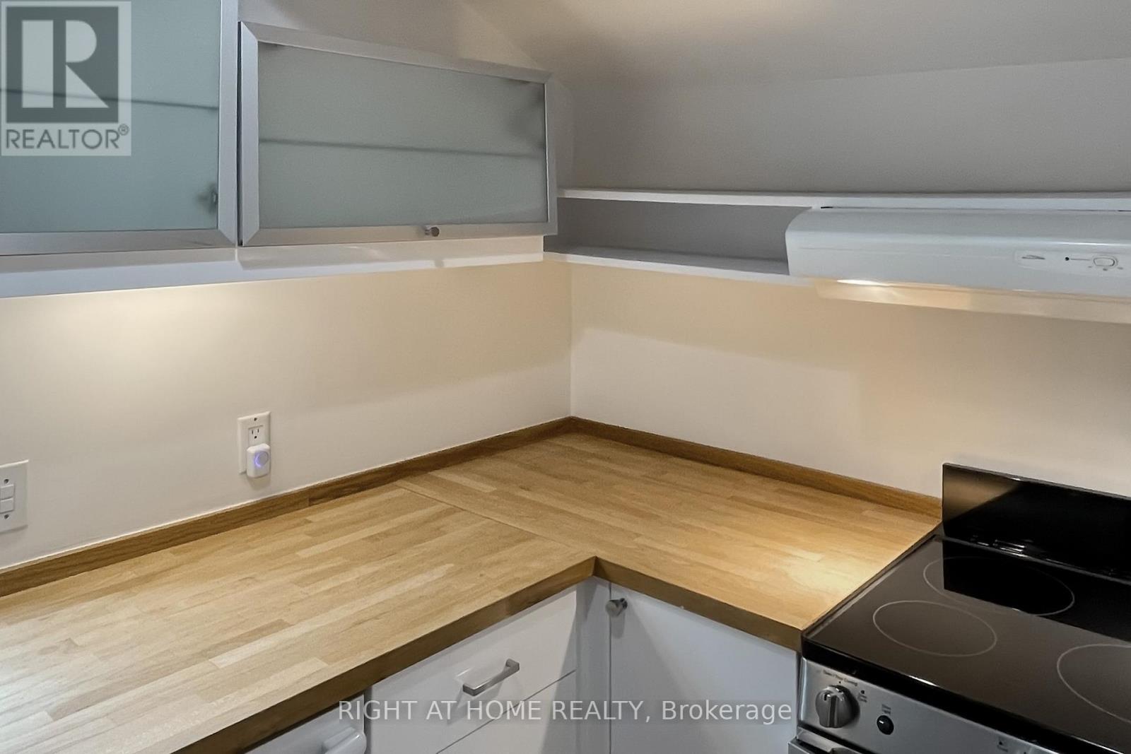 20 Mcmaster Avenue, Toronto, Ontario  M3B 0A7 - Photo 14 - C12477670