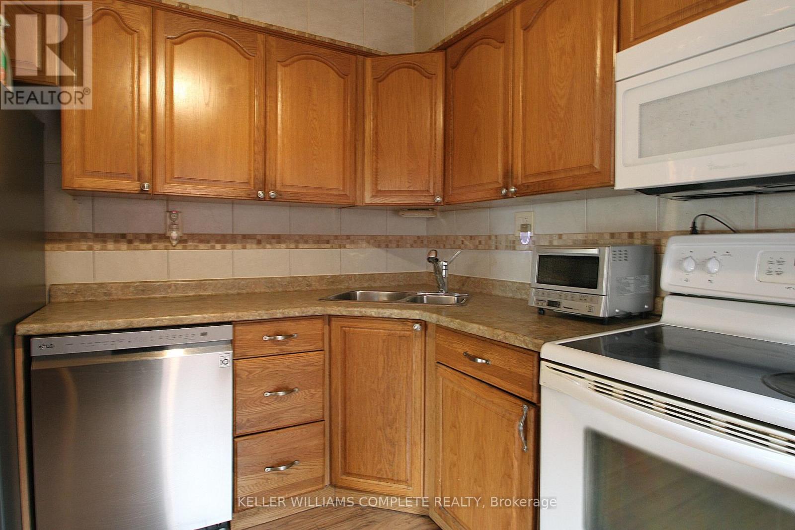 35 Barons Avenue S, Hamilton, Ontario  L8K 2Y1 - Photo 11 - X12478349