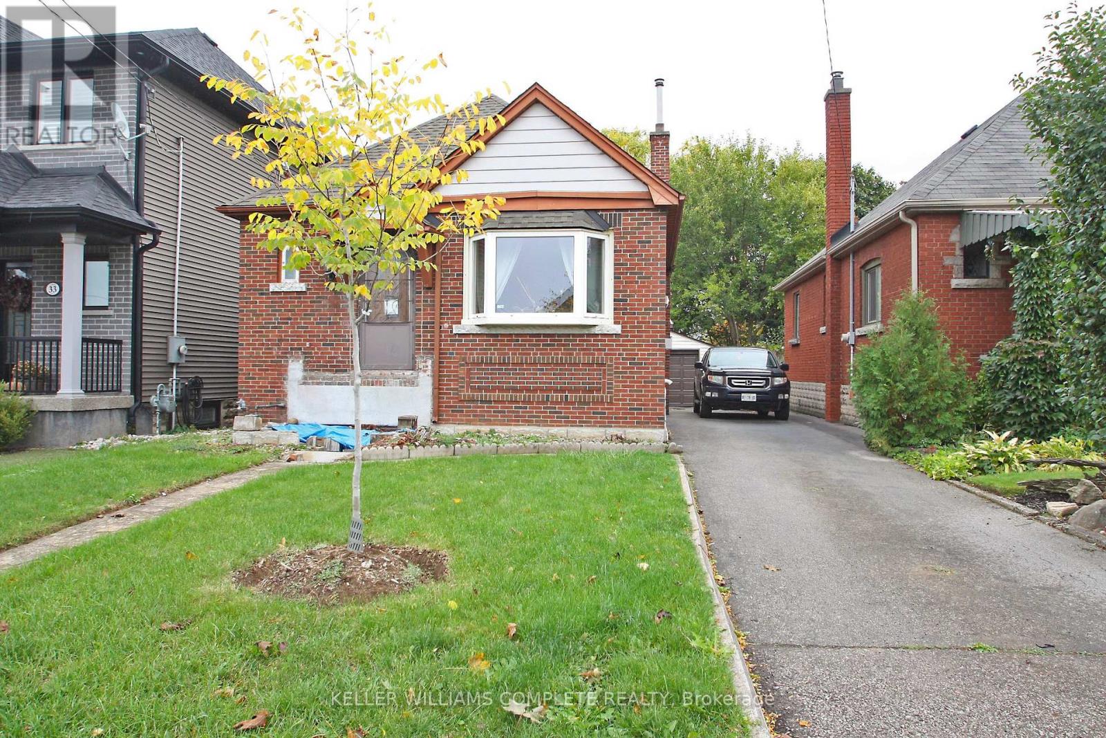 35 Barons Avenue S, Hamilton, Ontario  L8K 2Y1 - Photo 2 - X12478349