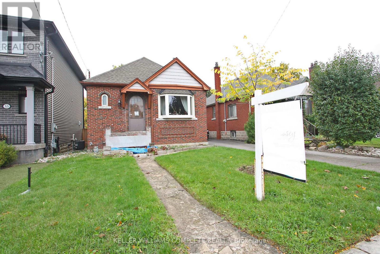 35 Barons Avenue S, Hamilton, Ontario  L8K 2Y1 - Photo 3 - X12478349